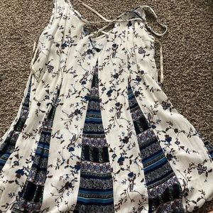 Xl White floral dress from the buckle